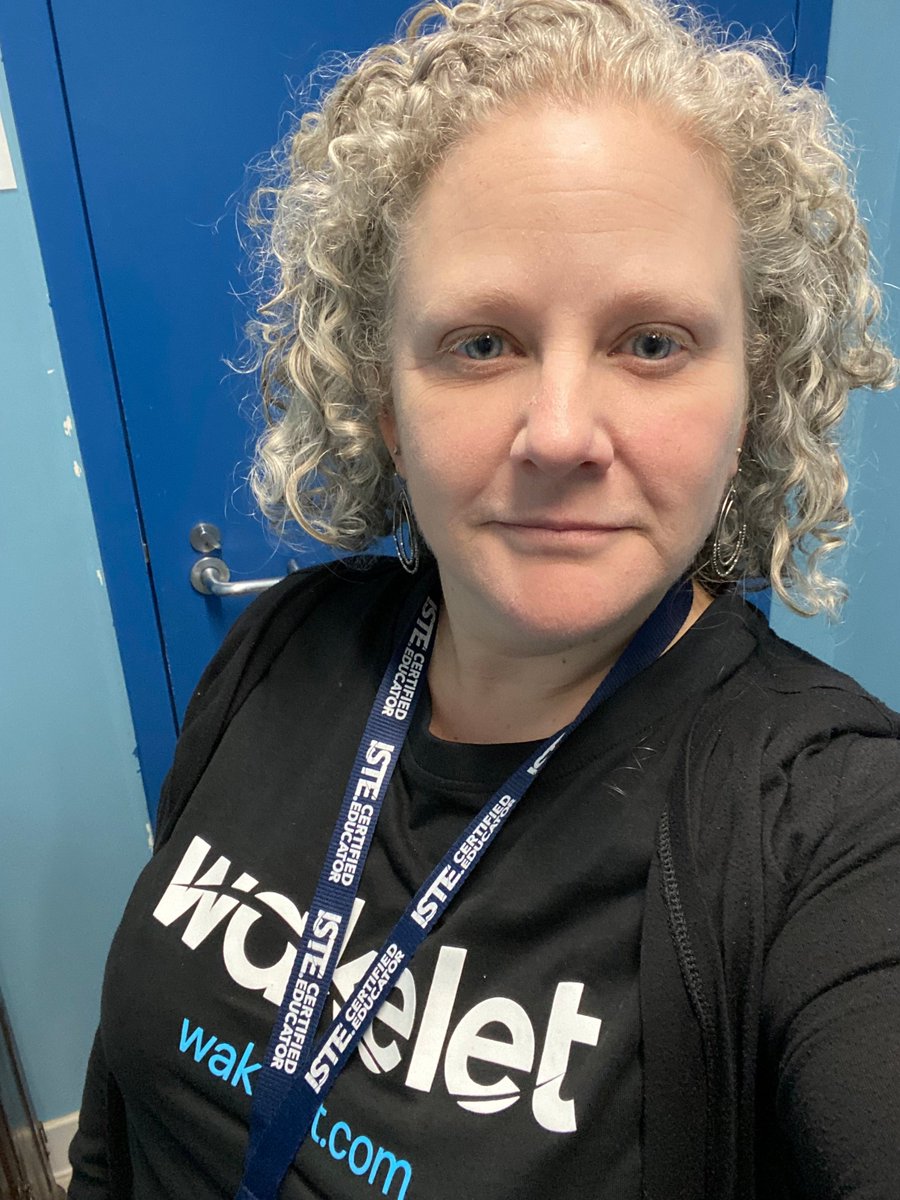 It's #techtshirttuesday so I sported my @wakelet t-shirt! I am proud to be a #certifiedwakelettrainer, who will dive into Wakelet Community Week with us? 📷 Register here!📷community.wakelet.com/cw24 @EduGuardian5