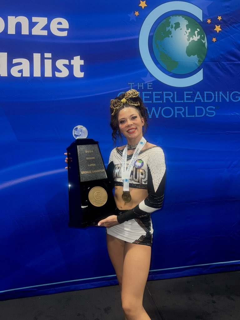 growing up In cheer I always imagined globing but it wasn’t till the end that I achieved this goal!! I’m so sad it’s over but wouldn’t wanna end it with anyone else #wcss #starsovereverything
