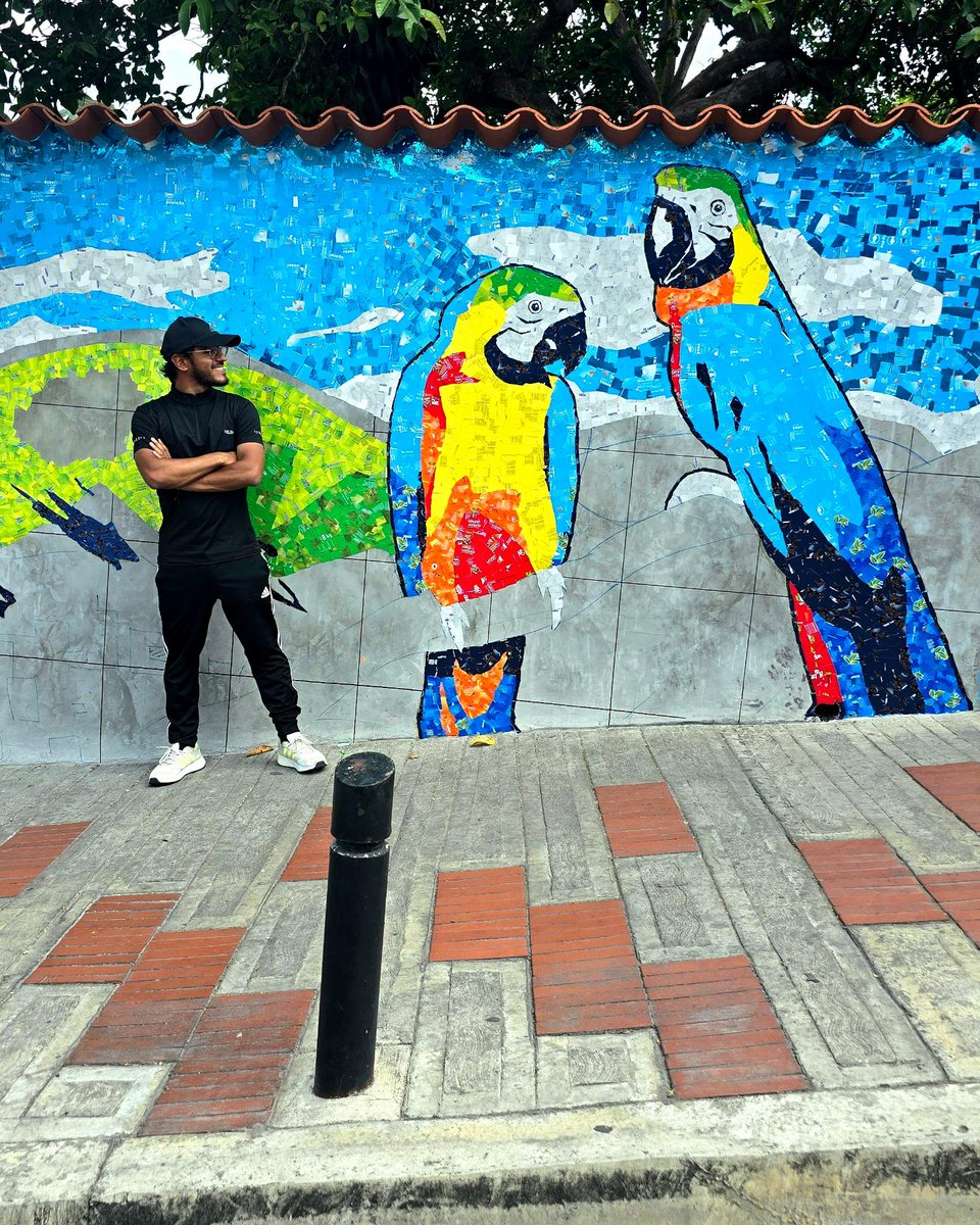 Olivarescfc's tweet photo. 🤯 ¡Son empaques de productos de Nestlé! Así vamos en el 6to día en este gran mural, el 1ero en el mundo realizado de esta forma, en El Hatillo

Estamos muy emocionados por lo que estamos logrando y mucho más al saber que ustedes han sido parte de esta gran obra con sus empaques https://t.co/ALWlJ7F55A
