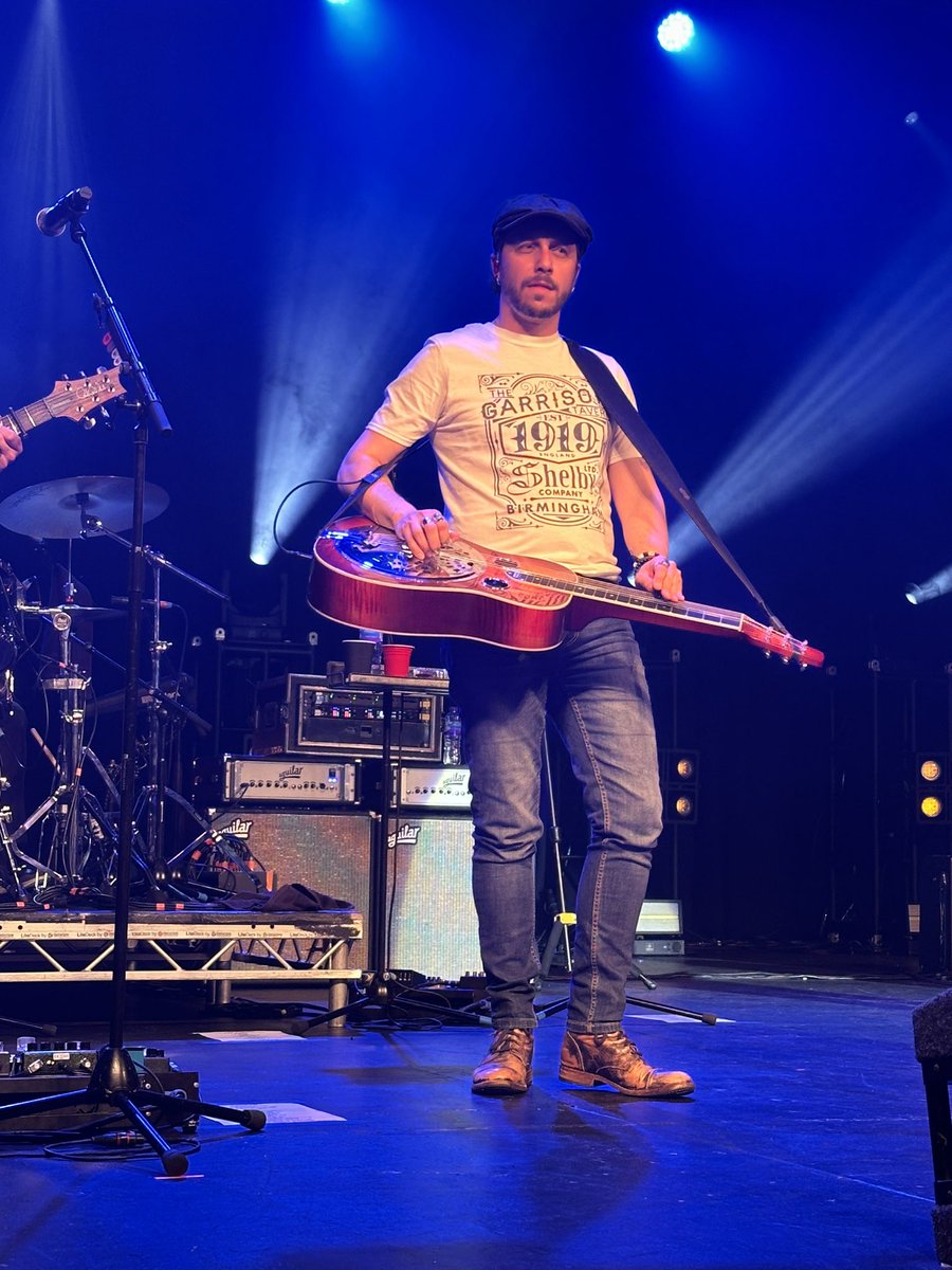 WrightHK's tweet photo. Great outfit choice from @SOdobro at @dariusrucker tonight in Birmingham! https://t.co/HefiwQ5mum