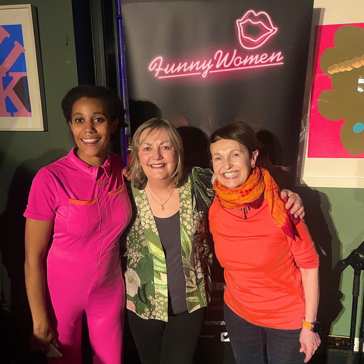 Fantastic night at @funnywomen Live in London at @GrouchoClubSoho - great to be reunited with Kate Cheka winner of #FWAwards2023 Stage Award and thanks to all the acts on tonight. Thanks to @Wee_TraceyB for support and to @Barbsatron for brilliant act wrangling! More next month!