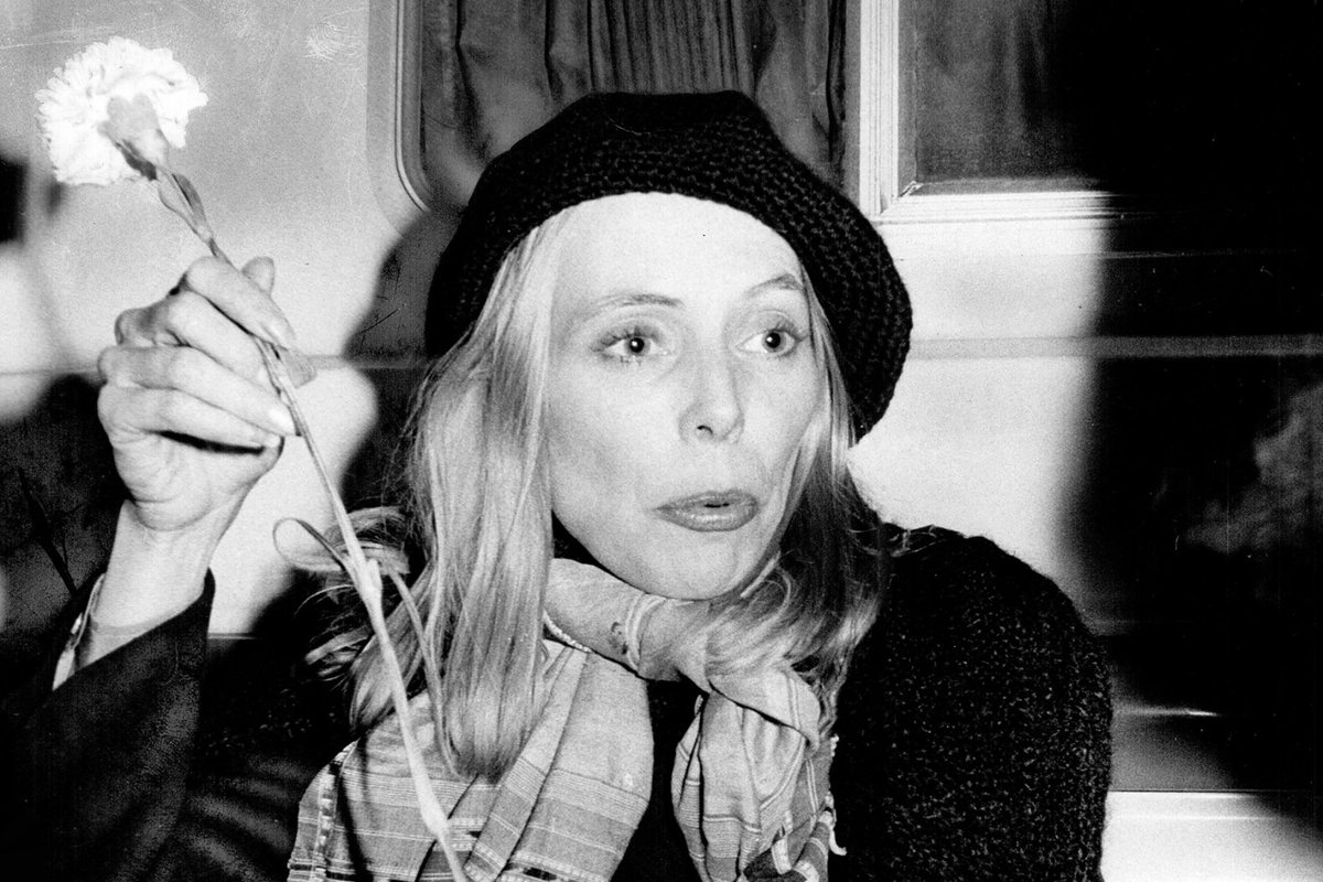RollingStone's tweet photo. Following Joni Mitchell‘s return to Spotify, the singer-songwriter will release The Asylum Albums (1976-1980). 

Out June 21.

More: https://t.co/mtfnEhBak0 https://t.co/xV3x0sPeKB