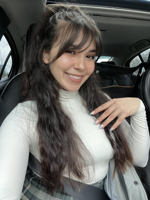 1 pic. Selfie &amp; cute toes check in 🌸✨ https://t.co/f3musF7s8B