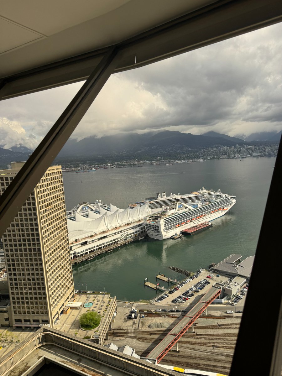Vancouver Lookout tweet media