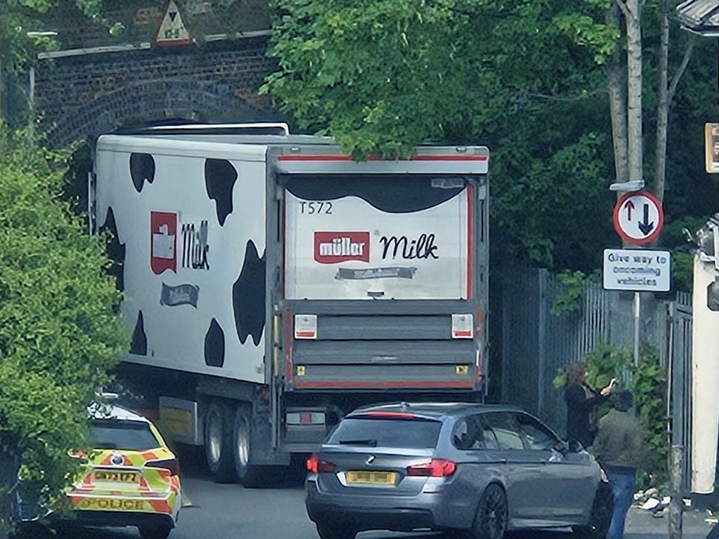 CHATHAM: A Müller milk lorry allegedly struck a house at the corner of Salisbury Road and then got stuck at the railway bridge in Otway Terrace this afternoon. The driver’s manager was not amooosed.