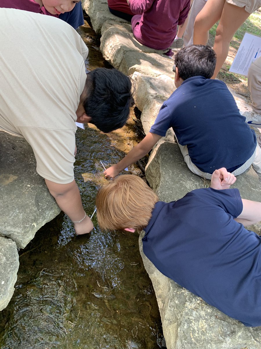 Another successful 6th grade science trip to Oak Park today to test the air, water, and soil quality, plus just enjoy a little bit of nature! 🌳🌺🌱🚶‍♂️ #wpsproud @WichitaUSD259 @MarshallUsd259