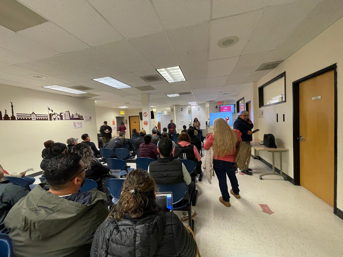 Hoy tuvimos en <a href="/Consulmexpot/">ConsulMex Portland</a> la visita de representantes de la División de Horas y Salarios de
<a href="/WHD_DOL/">WHD_DOL</a> de <a href="/USDOL/">U.S. Department of Labor</a>, quienes se acercaron a la comunidad para hablar sobre el pago de salarios adeudados, pago de horas extras y salarios mínimos, entre otros temas #ProtecciónPreventiva