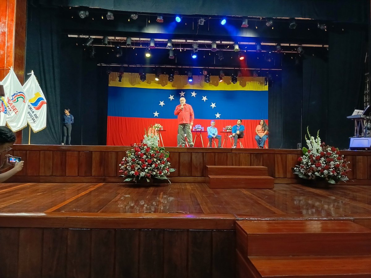 cbolivariana's tweet photo. #30Abril
En el 12° Aniversario de la LOTTT, el Dip a la @Asamblea_Ven y directivo de la CBST, Oswaldo Vera, resaltó que el compromiso de la clase obrera con el Comandante  Chávez, es ser garantes del estricto cumplimiento de la ley. 

No fue en vano el sacrificio que hizo Chávez. https://t.co/L7ds8Oyq30