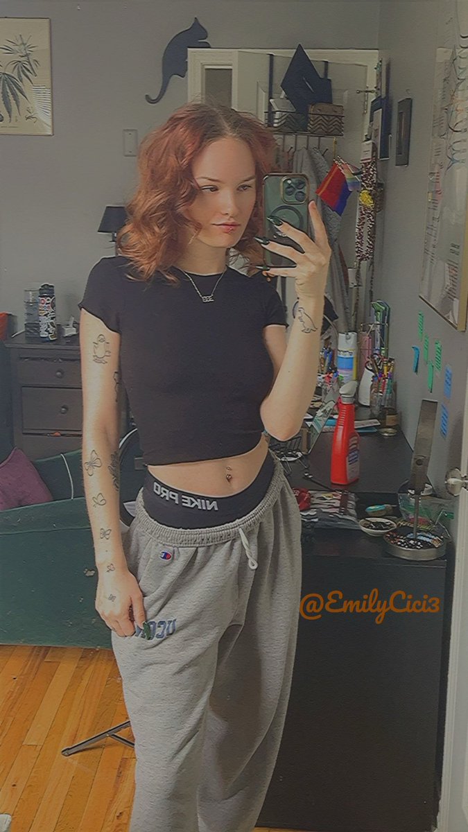 EmilyCici3's tweet photo. Gym fit + titties for your Tuesday 🥰🥰 https://t.co/muHVj1fofr