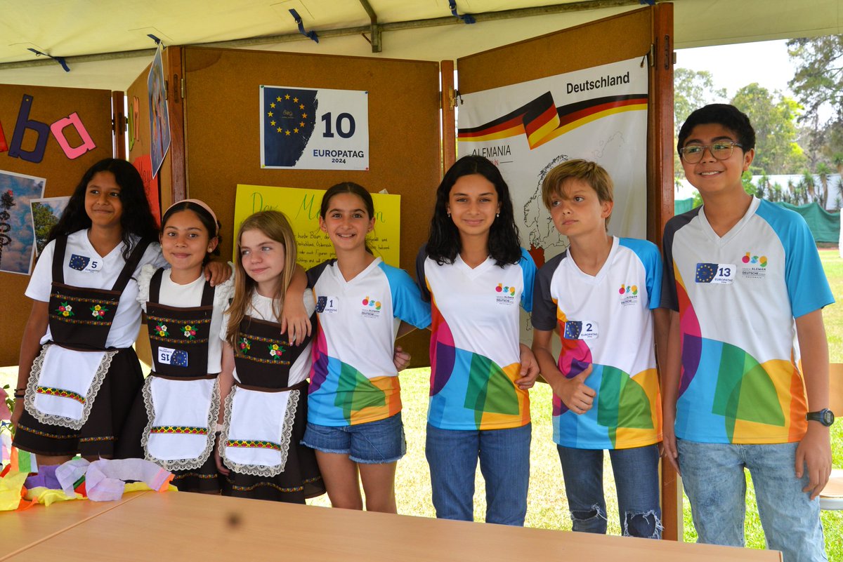 UEGuatemala's tweet photo. 🥳¡Iniciamos con las celebraciones del #DíaDeEuropa🇪🇺!

🤩Nos entusiasma ver la alegría y fraternidad entre estudiantes de colegios 🇩🇪🇦🇹🇪🇸🇫🇷 compartiendo sobre los valores y cultura europea a través de actividades, historia y gastronomía.

#ConstruyendoFuturos #ConectandoCulturas https://t.co/5IM2s0x7cm
