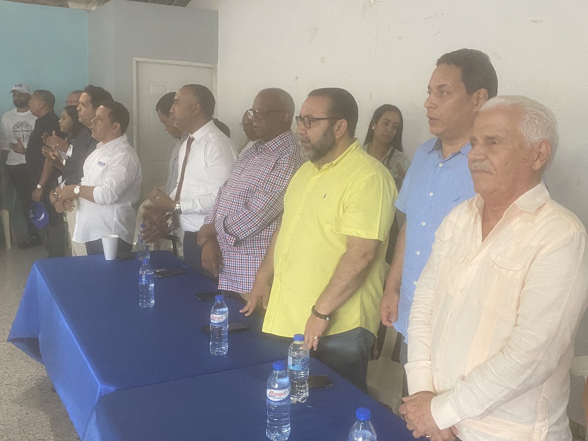 Asamblea de la Zona J, en el sector San Miguel, del @PRM_Oficial de La Vega, reafirma el respaldo al candidato a senador de la provincia, @RogelioGenao , de igual forma a los candidatos a diputados.