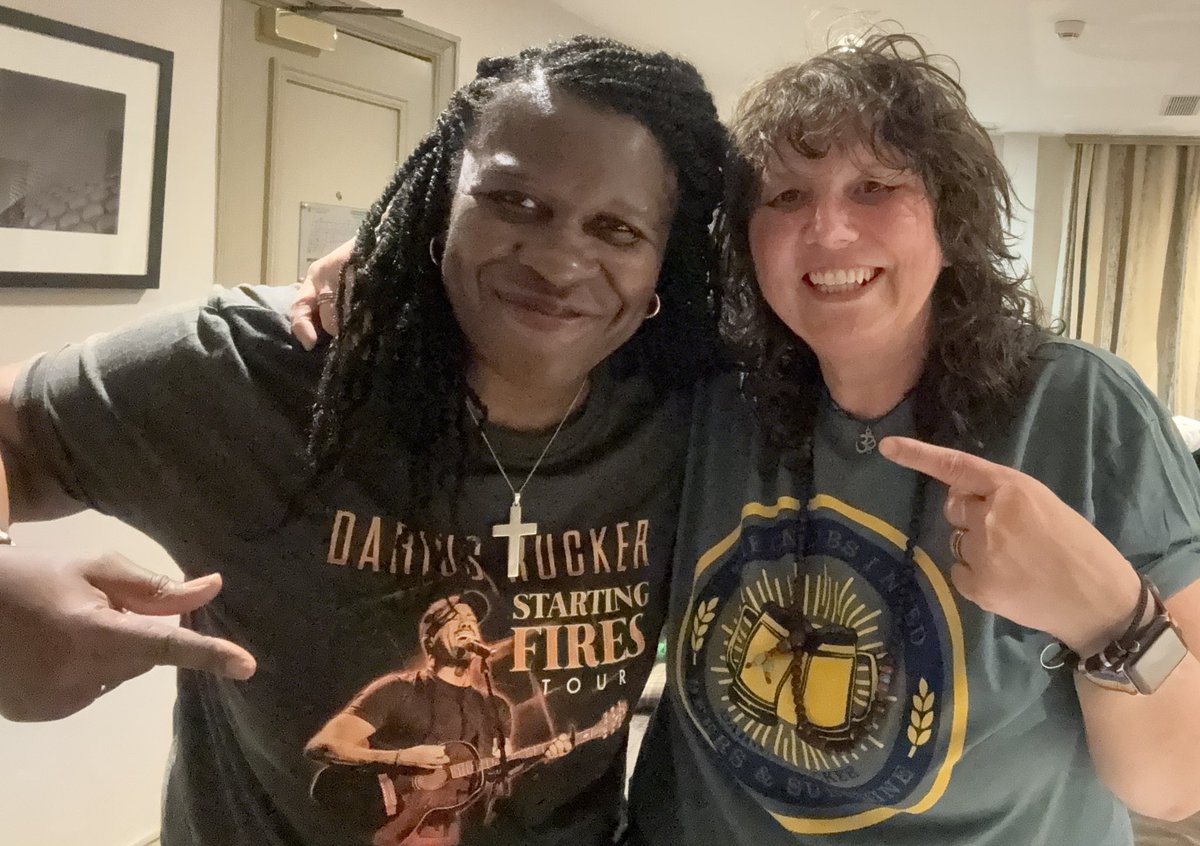 keepkarmaart's tweet photo. @dariusrucker MEGA concert! 👏🏾👏🏾👏🏾When was the last time YOU did something for the first time?…. Tonight! My wife’s first country concert! 🎶 🤠🥰 awesome! https://t.co/x7nx2nTeLM