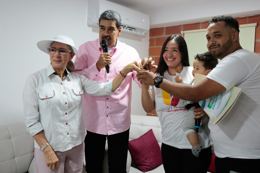 #EnVivo 📹 | Jefe de Estado @NicolasMaduro entrega hito 4.900.000 de la Gran Mision Vivienda Venezuela, en el urbanismo “Parque Hábitat El Ingenio”, ubicado en Guatire.