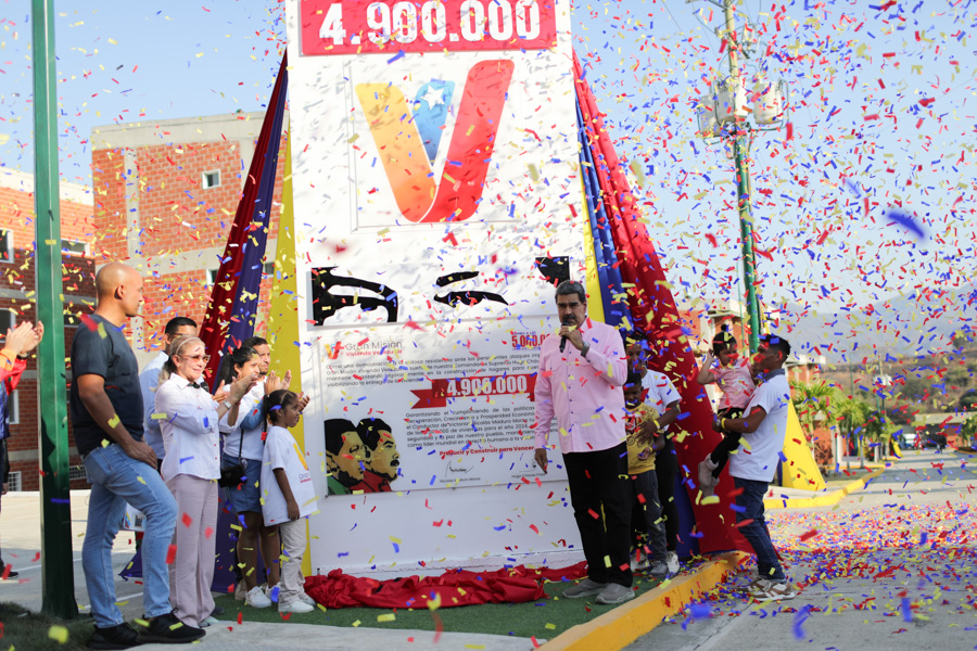 📰 | Presidente Maduro develó el hito 4.900.000 de la GMVV 

shorturl.at/frBE9