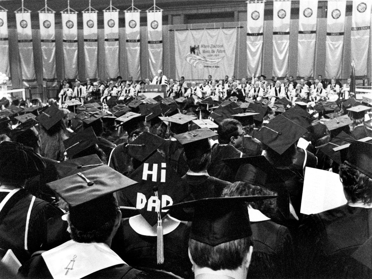 UofILibrary's tweet photo. Throwback to commencements of the past! ππ
#uidaho #uidaholibrary #springcommencement #throwback #ThrowbackThursday #commencement https://t.co/DQS6uTu3wD