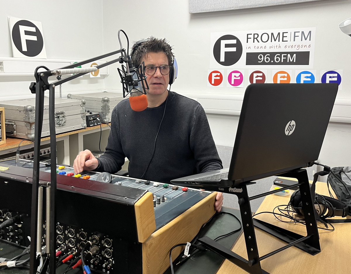 Great fun prerecording an interview with @juliancrawley at @FromeFM headquarters tonight! Tune in on Thursday at 8pm to hear about “50 Ft Queenie” our new PJ Harvey tribute band on the @RebelJukeFFM 💋