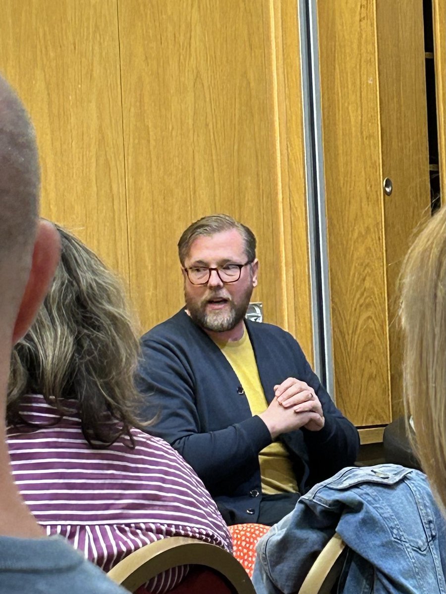 Great ⁦@AyeWrite⁩ event listening to ⁦@Damian_Barr⁩ talk about his book/play #Maggie&me ⁦@NationalTheatre⁩ Going to the play in ⁦@CnauldTheatre⁩ 🩷 (fab specs 🤣) x