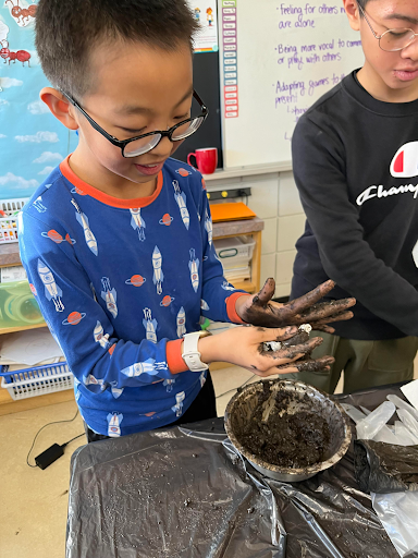 What can you do with an #aplusforenergy grant? @WCSMidHigh used their $5,000 grant to tackle climate change by producing reliable and clean electricity from bacteria! 😲🦠⚡️ Check out other great examples to inspire your project via the link below 👇 insideeducation.ca/grants/a-for-e…