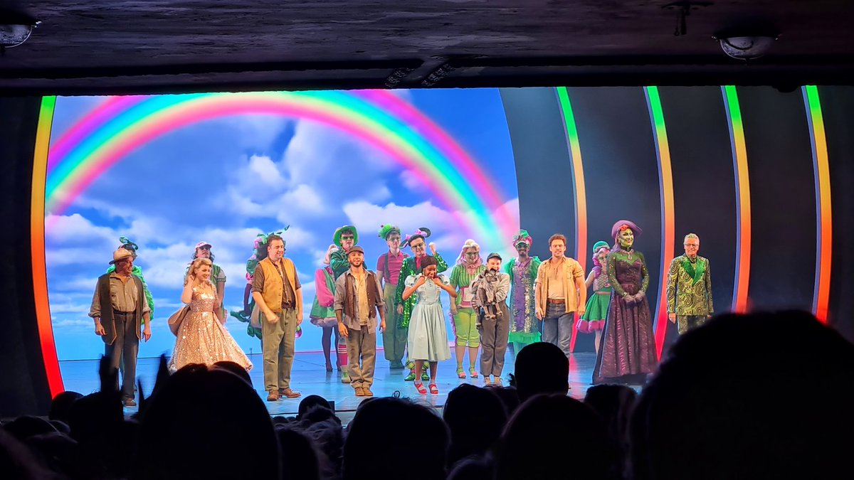 Had a wonderful evening celebrating Mum and Dad's 53rd wedding anniversary somewhere over the rainbow 🌈 @PalaceAndOpera 
@JasonManford @THEVIVIENNEUK @AstonMerrygold @yellowbrickroad