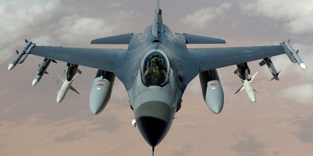 Relieved to hear the pilot from the F-16 crash near Holloman AFB is safe after ejecting. A stark reminder of the risks our service members face daily. Thoughts are with all involved.

➡️ Follow Us For More breaking news 
#UnitedStates #USArmy #Crush