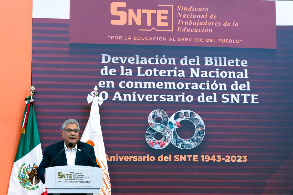 SnteNacional's tweet photo. #UnoSomosTodos
#TodosSomosUno

El Srio. Gral. del #SNTE, Mtro. Alfonso Cepeda Salas y el Dir. de @lotenal, Marco Antonio Mena Rodríguez, develaron el billete de lotería que conmemora el 80 Aniversario del Sindicato, pilar institucional en la vida de México. https://t.co/dCdsikF985