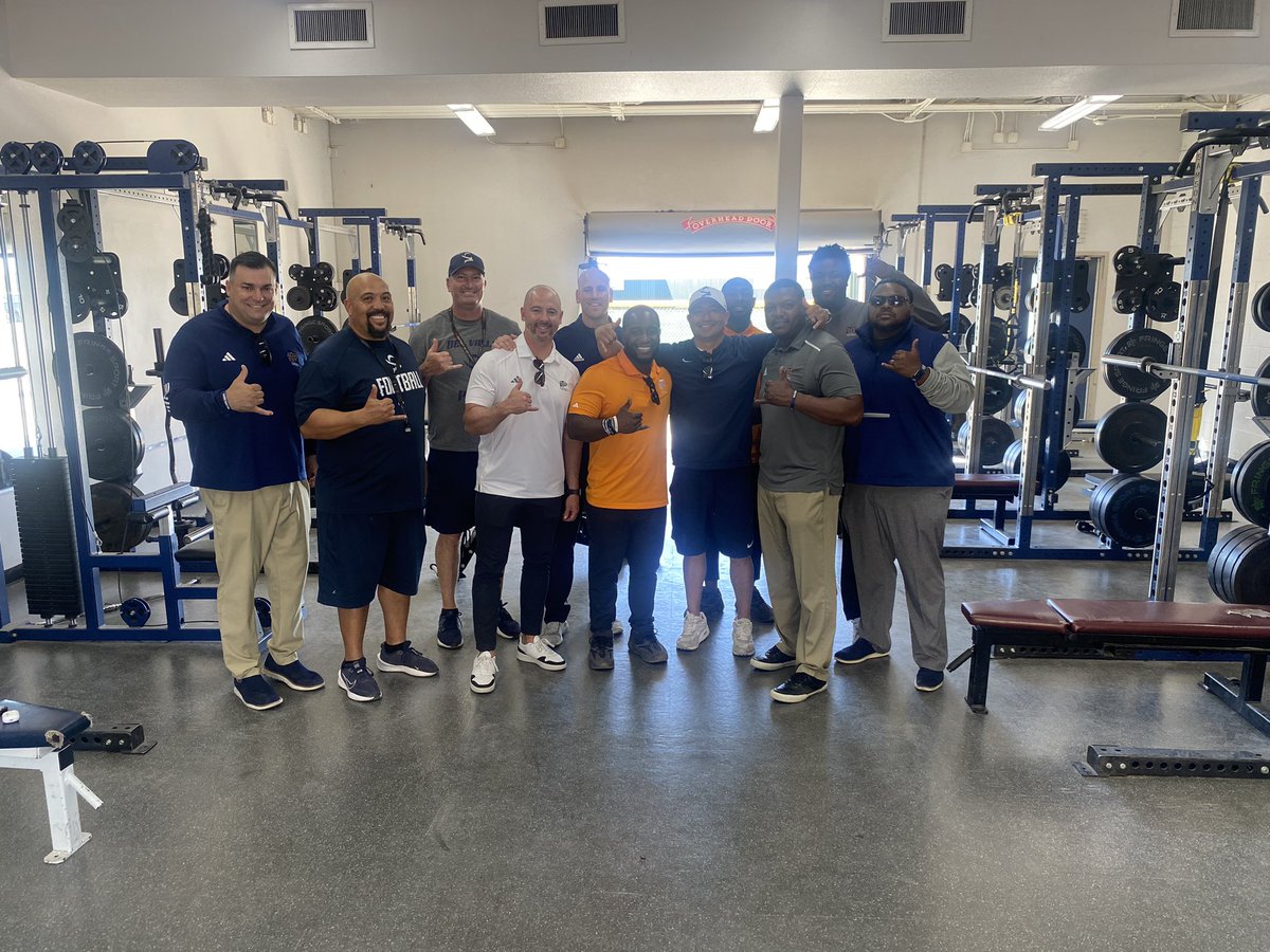 Thank you @ContrerasDVOFOD for all the hospitality today for the @UTEPFB staff! Thank you @DVFootballOFOD #WinTheWest