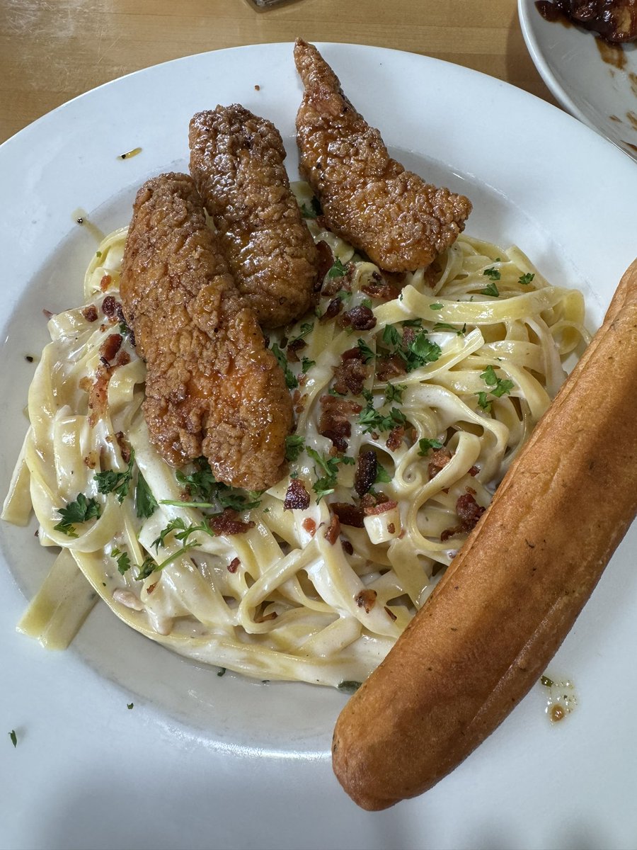 JayRose__'s tweet image. yess babes @ArabBarb_  thank you for today 🫶🏾🫶🏾 🩵 good eats, good drinks, good vibes. yall know we had to stop @jcpenney for that big bottle of #PinkFriday2Perfume 

he like the way I smell 👃🏾 #PF2 he bend me up PRE-ETZEL 🥨