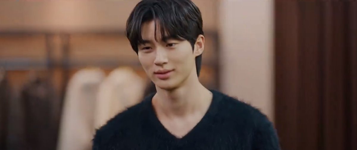 kdramasdiary's tweet image. no one: she's losing blood, what's her type?

her type: