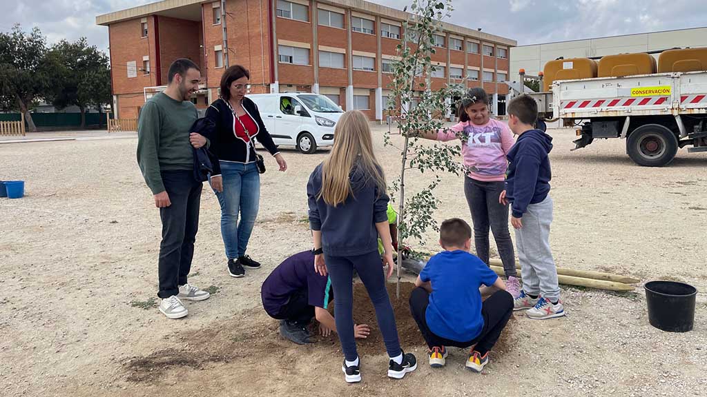 🌳 L’alumnat de Deltebre planta 150 arbres en els centres educatius del municipi

📷 LA NOTÍCIA: setmanarilebre.cat/lalumnat-de-de…

@ajdeltebre @lluis_soler @lluisaventura @cserraven @cascasfran @andreu_curto @joanlucasbo @BertomeuRobert #Deltebre #TerresdelEbre