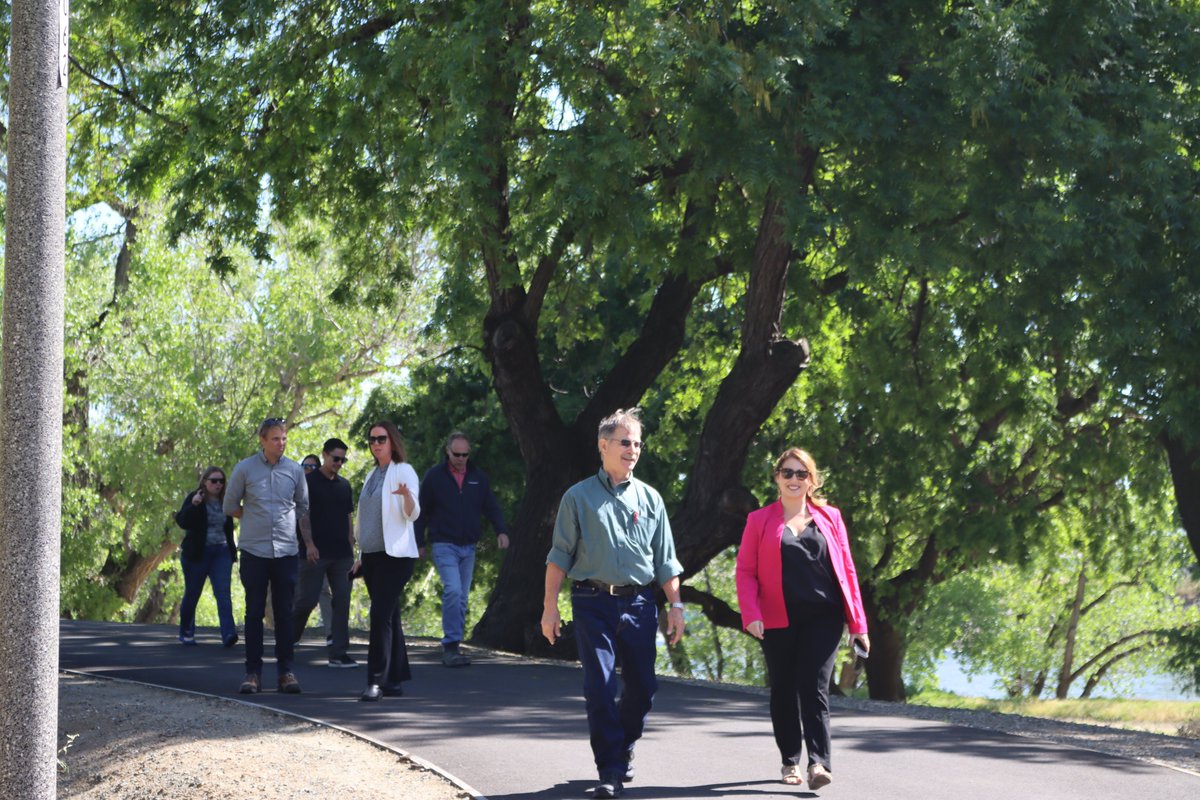 🌳🚲 The City celebrated the completion of the N. Riverwalk Trail extension today w/ a ribbon cutting. From under the I Street Bridge to the Broderick Boat Ramp, enjoy a scenic quarter-mile stretch along the Sac River featuring a new paved path & 22 new light fixtures for safety