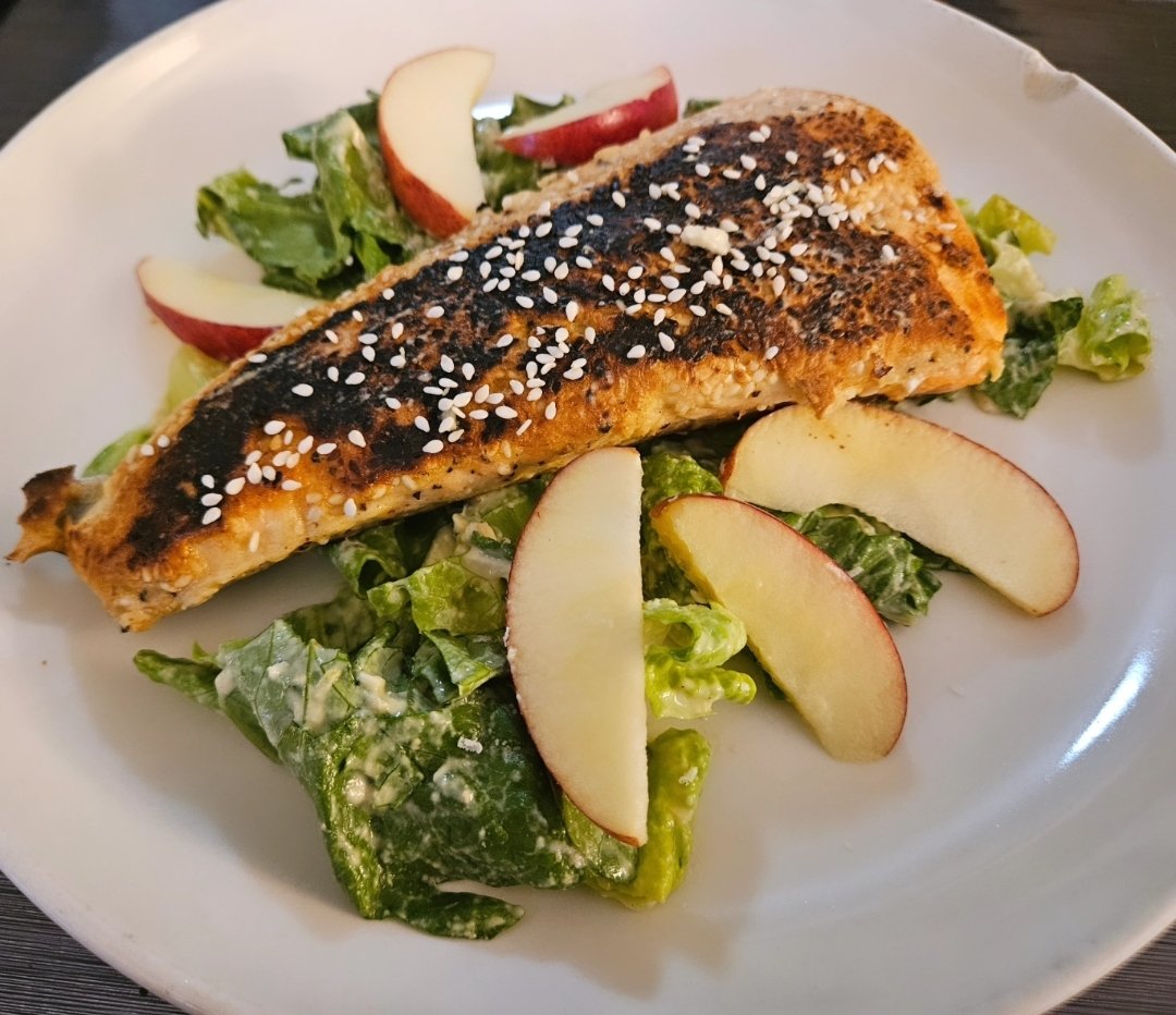 Sesame Encrusted Salmon over Tahini-Parmesan Cesar Salad with Apple
#chefathome #cheflife #homecooking #myhappyplace #mykitchen #homechef #cookingathome #goodeats #tasty #simplydelicious