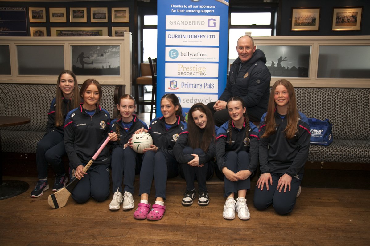 Thanks to our generous sponsors for supporting the U15 girls Féile football and camogie teams. Jim Gavin turned up to the photoshoot to give advice and encouragement, and get photographed with sponsors' families #bodengaa