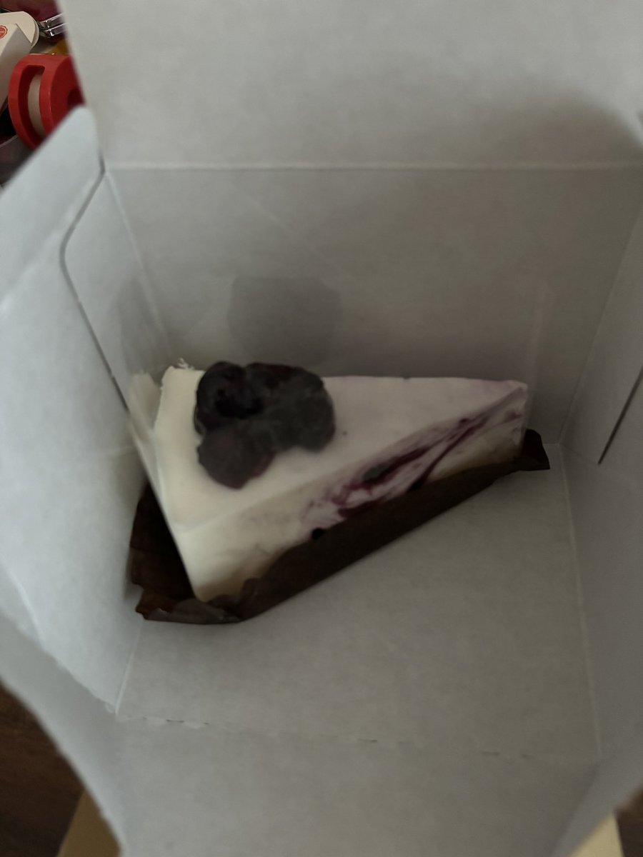 今日の朝ごはん
スタバの「ブルーベリーレアチーズケーキ」
美味しかった😋