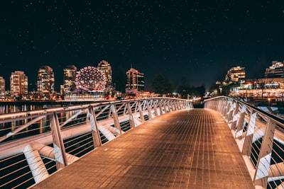 Aditya Chinchure ©️ Unsplash | #photograpy #streetphotography #urbanphotography #cityscape #nightphotography #designphotography #bridge