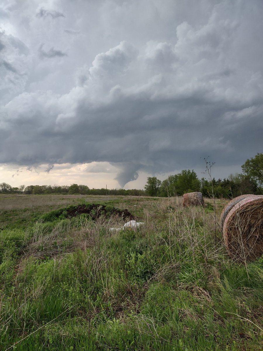 lcranch08's tweet image. Love getting the rain, but don&apos;t care for these drop downs!!