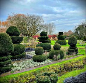 These beautiful photos were taken by a visitor, Linda Hill, a few years ago greenknowe.co.uk #HistoricHouse #MoatedGarden #Topiary