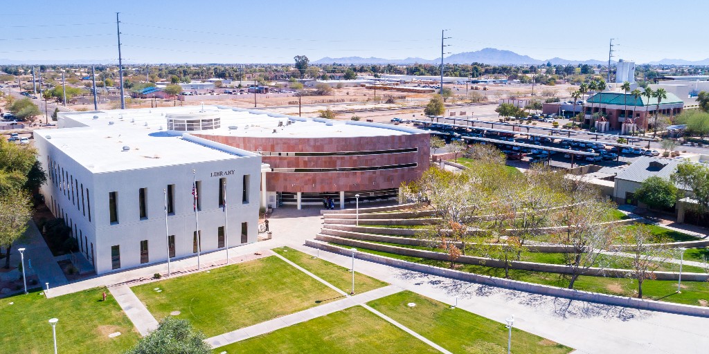 .@valleymetro is launching a new fare system this summer! Join us on Sat., May 4 from 10 a.m. at the Downtown Library for a town hall. Learn more about the system and apply for reduced fare. Get all the info at valleymetro.org/event/fare-sys…