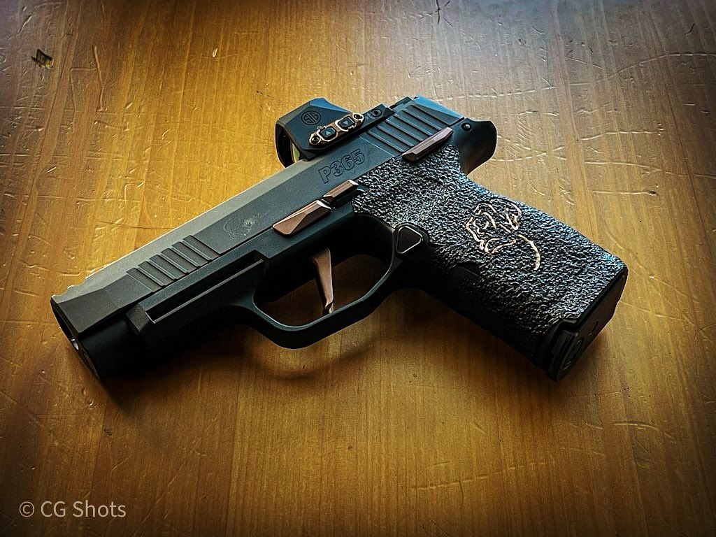 Such a thing of beauty! Just added the @handleitgrips to the wife’s Sig Rose P365XL Spectre Comp. #sigsauer #rose #p365 #handleitgrips #brownells #brownellsinc #bureauofpropaganda