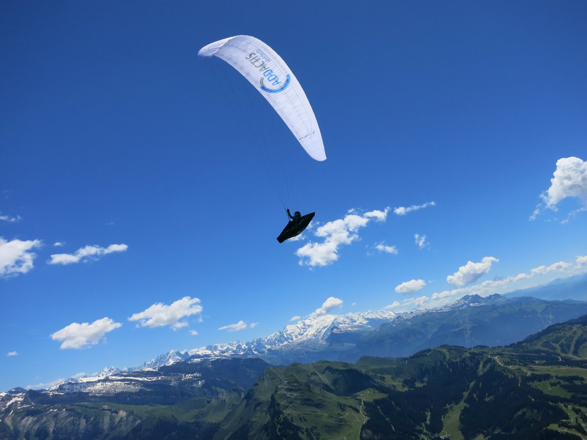 🎉 10 years ago 🎉 Flying an Ozone R 12 paraglider at 32.68 km/h from Gourdon, France, multiple champion Seiko Fukuoka Naville 🇫🇷 broke the world female record for Speed over a triangular course of 150 km on 1 May 2014. Her record still stands today! #paragliding #parapente