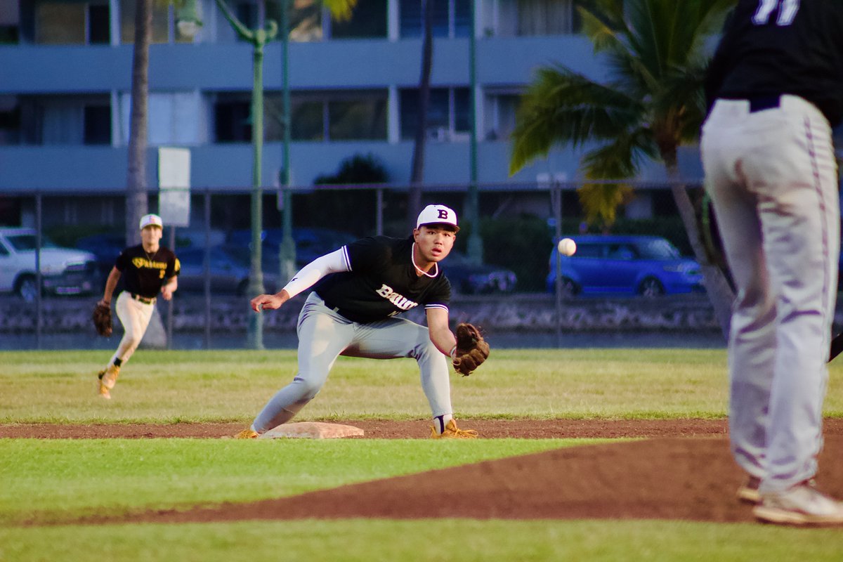 Pitching with D1 Infielders behind you is always nice 🤙🏽 @NevadaBaseball Melo Fuller @HawaiiBaseball Aukai Araujo-Waiau @lmulionsBSB Jake Hiromoto #SNBonOahu || @NomuraAcademy