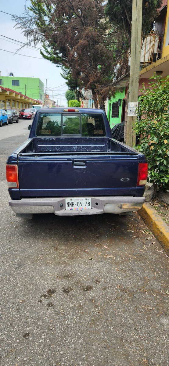 Leiza_'s tweet photo. Camioneta abandonada hace más de 24 HRS en la independencia, calle 25, no sabemos si tiene reporte de robo, si cometieron algún delito con ella.
Creo que por seguridad deberían venir a revisar por favor @denuncianau @SS_Edomex https://t.co/ctiPbodD20