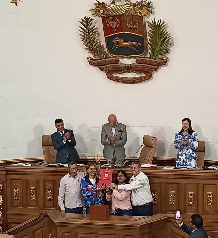torrealbaf's tweet photo. #Hoy || Sancionamos la Ley de Reforma Parcial del Decreto con Rango, Valor y Fuerza de Ley del Régimen Prestacional de Vivienda y Hábitat en beneficio de nuestro pueblo venezolano.

#SomosPuebloUnido 
@Asamblea_Ven 
@NicolasMaduro https://t.co/6zKc2fRUOR