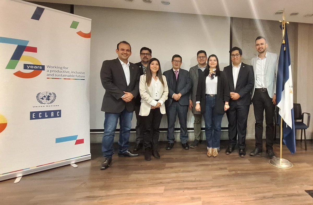 Hoy se llevó a cabo el Seminario Técnico “Cadenas de valor Electrolineras y electrificación de las rutas en Colombia”, evento que organizamos junto a la @cepal_onu , y la @unisalle Como principales retos se identificaron: ✅Se requieren esfuerzos adicionales en política