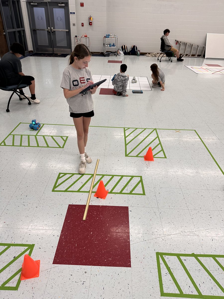 Sandy Murphree McElvey’s Robotics team @OneontaSchool showed  out today! They used their coding and math skills while being challenged with different task! 
@edlhuber @Ozobot @AMSTI_Athens @AMSTI4all @AlabamaAchieves @mjshields