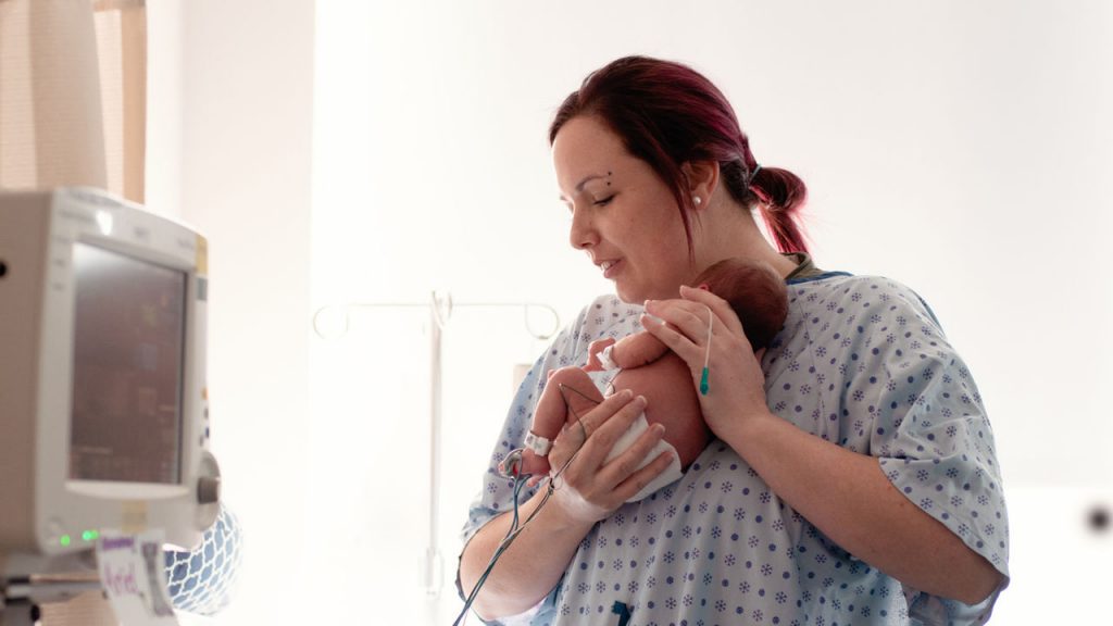 A Liggins-led study into feeding moderately premature babies finds giving them costly intravenous proteins and extra milk doesn’t get them out of hospital sooner than simply waiting until a mother’s milk has come in. Read more: bit.ly/4dsQ10e #Nutrition #PretermBabies