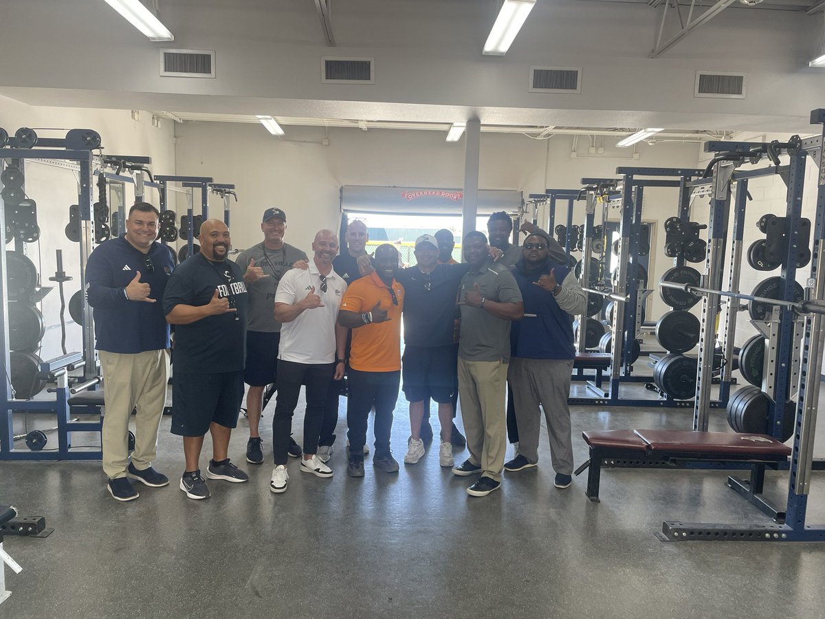 UTEP down in the valley today recruiting Del Valle Football!Great having the UTEP staff out at DV!!!#OFOD #winTheWest @DVHSYISD @DVFootballOFOD @UTEPFB