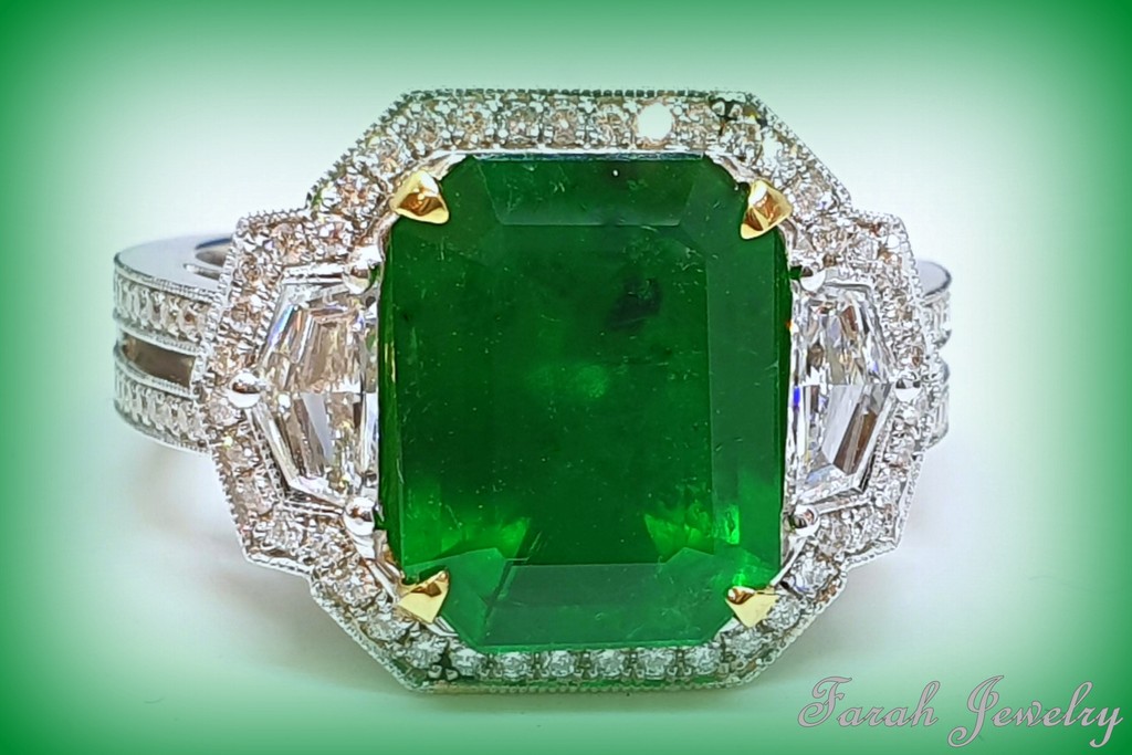 Emerald...
The Lushes Green Gemstone..

💚💚May's Birthstone.💚💚