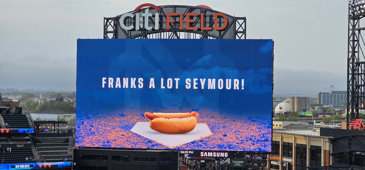 Happy #DollarDogNight!

#LFGM #LGM #Mets