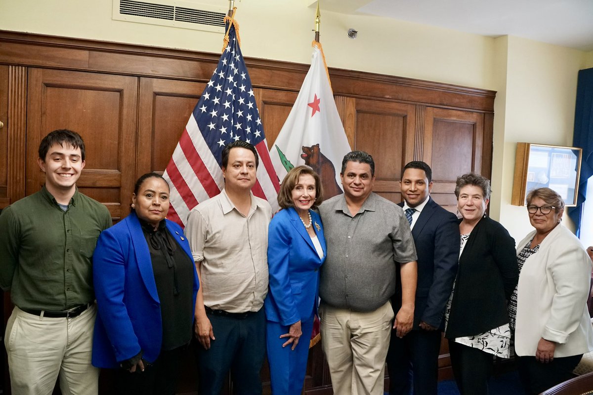 Berta Cáceres was a fearless Honduran activist who fought for the rights & dignity of the Lenca people in her country.   Since Berta's murder in 2016, her brother Gustavo has carried on her work for justice, peace & human rights. It was my privilege to meet with her family today.