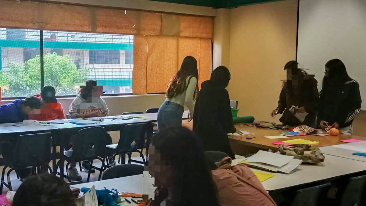 Con la colaboración de estudiantes de la Licenciatura en Pedagogía de la Universidad @LaSalle_MX realizamos dos talleres psicoeducativos en el 🏫@IEMS_CDMX, @AlcaldiaMHmx.
#JuntosPorLaPaz #SaludEnTuVida